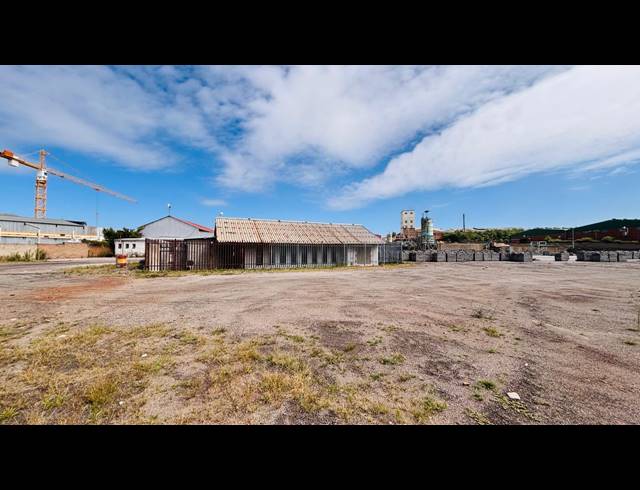 22,489M² INDUSTRIAL YARD TO LET IN CHAMDOR